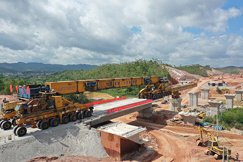 首梁架设完成 122222222.jpg