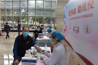 恒健控股公司干部职工积极参与无偿献血2.JPG