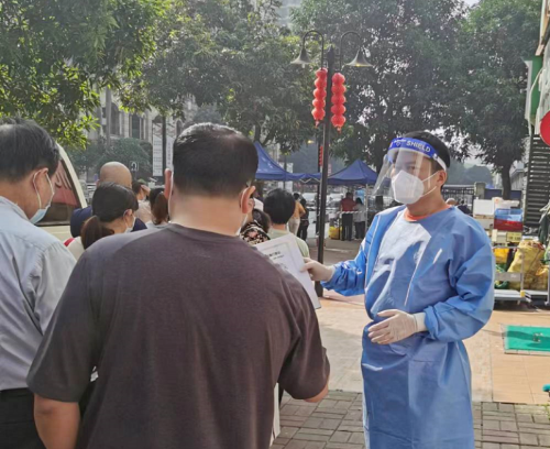 使命在肩,冲锋在前!广新集团党员干部就地“转岗”变身抗疫志愿者 使命在肩,冲锋在前!广新集团党员干部就地“转岗”变身抗疫志愿者