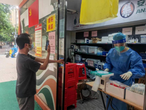 使命在肩,冲锋在前!广新集团党员干部就地“转岗”变身抗疫志愿者 使命在肩,冲锋在前!广新集团党员干部就地“转岗”变身抗疫志愿者